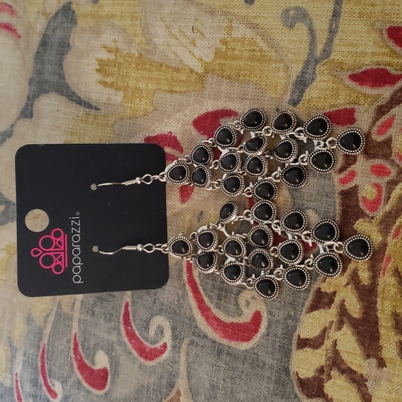 Paparazzi tear drop earrings